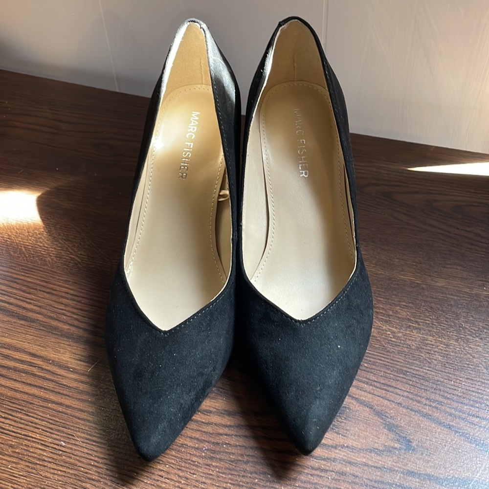 Marc Fisher Black Suede Heel 🖤 - Picture 2 of 4